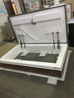 Люк для выхода на кровлю Оптимус 900*900 Люк для выхода на кровлю Оптимус 900*900